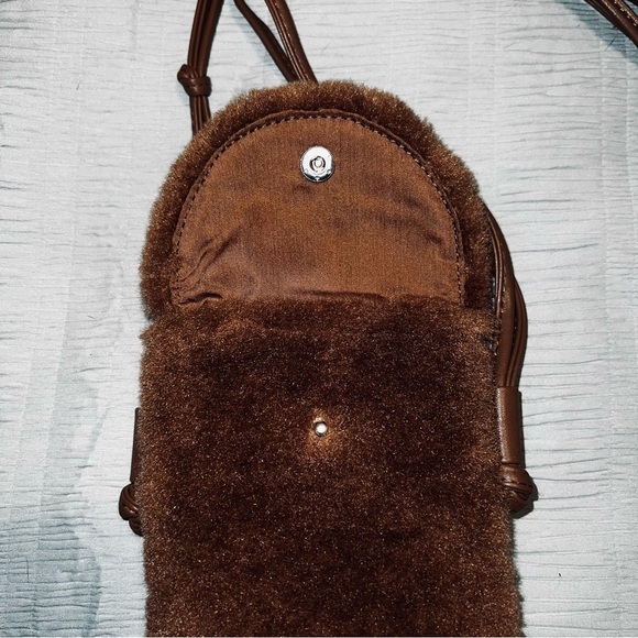 NWT Aerie Faux Fur Phone Holder Crossbody Bag - Picture 4 of 4